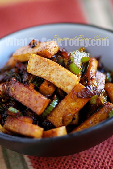 FRIED BEAN CURD WITH CHILI/ SAMBAL GORENG TAHU Bean Curd Recipe, Stir Fry Beans, Yummy Asian Food, Fried Beans, Tempeh Recipes, Curd Recipe, Grilled Veggies, Bean Curd, Different Recipes