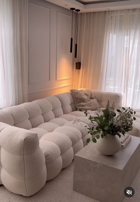 Girl Appartement, Sofas Ideas Living Room Small Spaces, Dream Bedroom Inspiration, Sofa Beige, Vintage Room Decor, Clean Sofa, Bathroom Inspiration Decor, Dream House Interior, Living Room Inspo