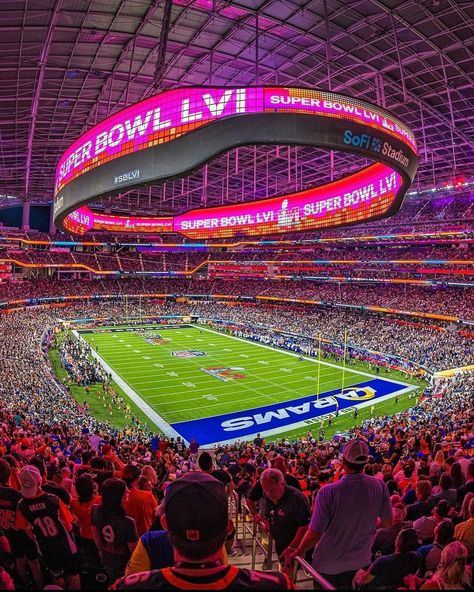 Football Stadium Design, Nfl Stadium, Fashion Show Videos, Stadium Wallpaper, Carolina Panthers Football, Sofi Stadium, Nfl Stadiums, Panthers Football, Sports Stadium