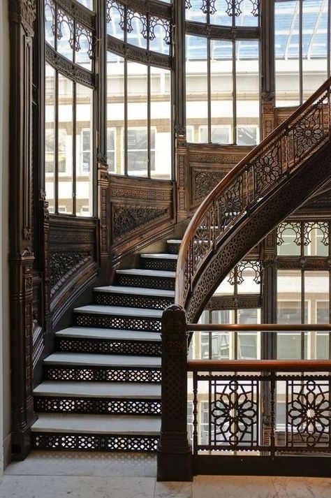 Beautiful detail #staircase #decor