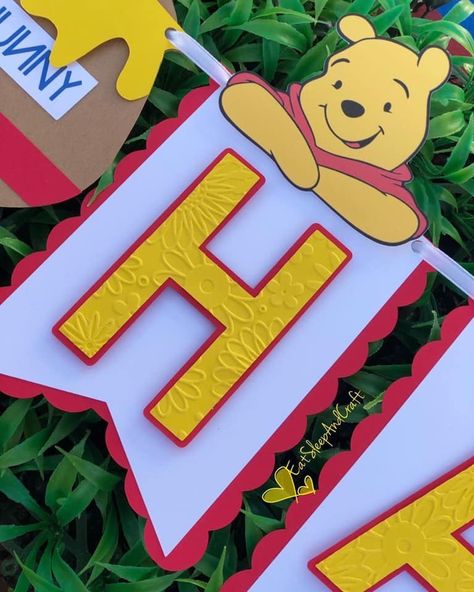 Winnie The Pooh Banner, Winie The Pooh, Pooh Bebe, Winnie The Pooh Birthday Party, Pooh Birthday Party, Birthday Chair, Cute Banner, School Scrapbook Layouts, Winnie The Pooh Themes