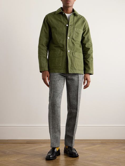 The canvas used to make Drake's chore jacket is also known as 'Duck' – derived from the Dutch for cotton, it has been used for sails, tents and workwear since the late 19th century. It's cut in a relaxed shape and has patch pockets at the front and durable metal buttons. We're certain it'll become a staple in your wardrobe and get even better with age. Chore Jacket Outfit, Chore Jacket Men, Jackets Uk, Chore Coat, Military Style Jackets, Get Even, Chore Jacket, Workwear Fashion, Jacket Fashion