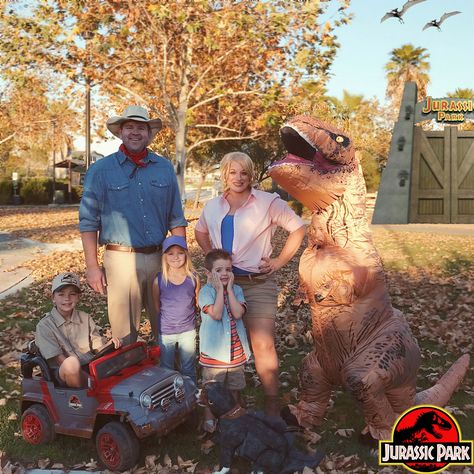 Jurassic Park Costume, 4th Birthday Party For Boys, Jurassic Park Party, Family Halloween Costume, Jurrasic Park, Treat Ideas, Dinosaur Birthday Party, Family Costumes, Family Halloween Costumes