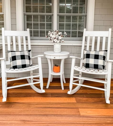 Take a tour of this Farmhouse front porch that is sure to make your guests feel welcomed the second they come to the door. It is the perfect mix of bright colors and neutrals. #farmhouseporch #porchdecor #farmhousedecor #farmhouseporchdecor Pottery Barn Front Porch, Porch Decorating Farmhouse, Farmhouse Fall Front Porch, Porch Vibes, Front Porch Chairs, Front Porch Seating, Farmhouse Front Porch Ideas, Front Porch Furniture, Farmhouse Porch Decor