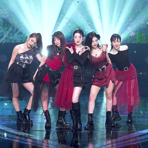 Red Velvet Stage Outfits Ot5, Red Velvet Mv Outfit, Red Velvet Award Show Outfits, Red Velvet Wildside Outfit, Queendom Red Velvet Outfits, Red Velvet Queendom Outfit, Red Velvet Outfits Stage, Redvelvet Outfits, Rv Outfits