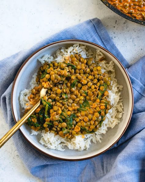 Lentil curry Best Lentil Recipes, Lentil Coconut, Mealprep Dinner, Fast And Easy Dinner, Coconut Lentil Curry, Lentil Recipe, Curry Coconut, Couple Cooking, Green Lentils