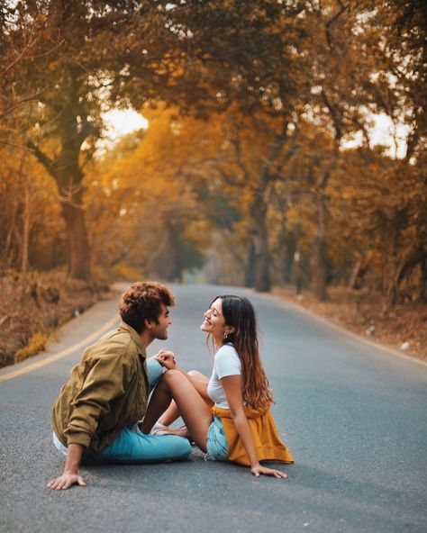 Parra Road Couple Photo, Goa Couple, Light Pic, Prenuptial Photoshoot, Romantic Love Couple, Couple Dpz, Pre Wedding Photoshoot Outdoor, Couples Portrait, Wedding Couple Photos