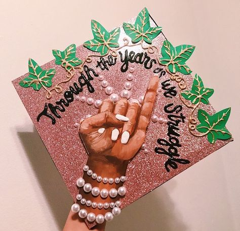 ❤️pin:listentoalegend❤️ Grad Cap Ideas, High School Graduation Cap, College Graduation Cap Decoration, Skee Wee, Grad Hat, Grad Cap Designs, Diy Graduation Cap, Aka Sorority, Graduation Cap Designs