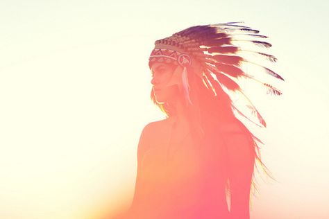 Spirits.love. Indian Girl Aesthetic, Burning Men, Cherokee Indian, Dress Photography, Head Dress, Indian Head, Indian Summer, Summer Solstice, Hippie Outfits