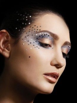 Starry Eyes with Silver and Copper Shadow  http://makinbacon.hubpages.com/hub/starhalloweenmakeuptipstutorialsideasdesigns Surrealist Ball, Sun And Moon Costume, Extra Makeup, Circus Makeup, Makeup Effects, Under Eye Makeup, Galaxy Makeup, Week Outfits, Starry Eyes