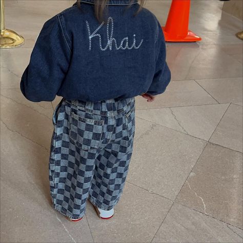 Denim Dreams from The Cutest Photos of Gigi Hadid and Zayn Malik's Daughter Khai on E! Online Khai Hadid Malik, Khai Malik, Gigi Hadid And Zayn Malik, Gigi Hadid And Zayn, Zayn Malik Photos, Gigi Hadid Outfits, Famous Kids, Canadian Tuxedo, Hadid Sisters