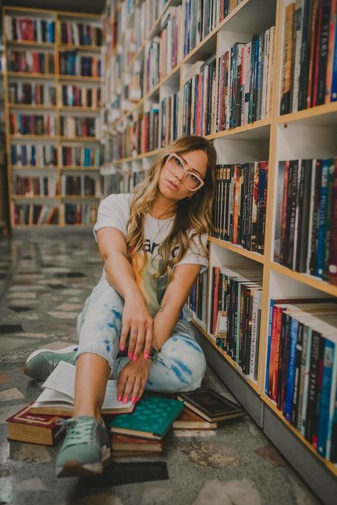 Library Reading, University Of Arkansas, Sport Photography, Arkansas, Bookstore, Lifestyle, Instagram Photos, Photography, Instagram