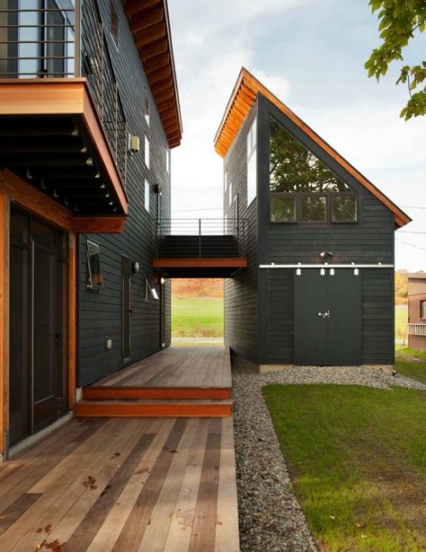 Vermont home designed to take advantage of idyllic lakefront setting Modern Black House Exterior, Fasad Design, Home Designs Exterior, Grey House, Eksterior Modern, Contemporary Exterior, Casa Exterior, Black House Exterior, Home Additions