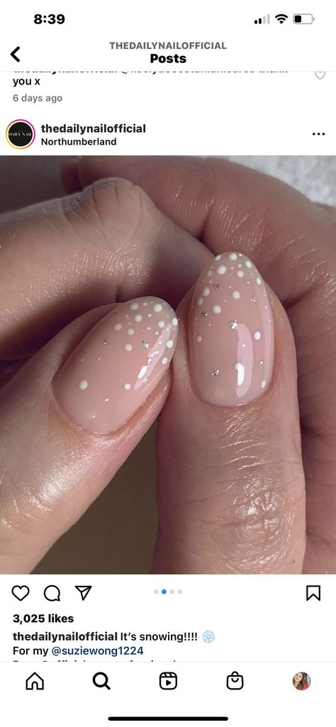 Neutral Sparkle Nails, Neutral Nail Designs, Snow Nails, Nails Minimalist, Neutral Nail, December Nails, Sparkle Nails, Neutral Nails, Xmas Nails