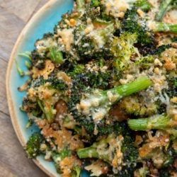 Best Smashed Broccoli, Keto Smashed Broccoli, Broccoli Cheddar Bites, Smashed Broccoli, Broccoli Recipes Side Dish, Keto Vegetables, The Best Keto Recipes, Broccoli Side Dish, Delicious Sides