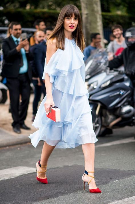 Summer street style fashion #fashion #womensfashion #streetstyle #summerfashion / Pinterest: @fromluxewithlove / www.fromluxewithlove.com Fashion Week Dresses, Street Clothes, Street Style Summer, Street Style Paris, Minimal Chic, Street Style Chic, 가을 패션, Fashion Week Street Style, Street Chic