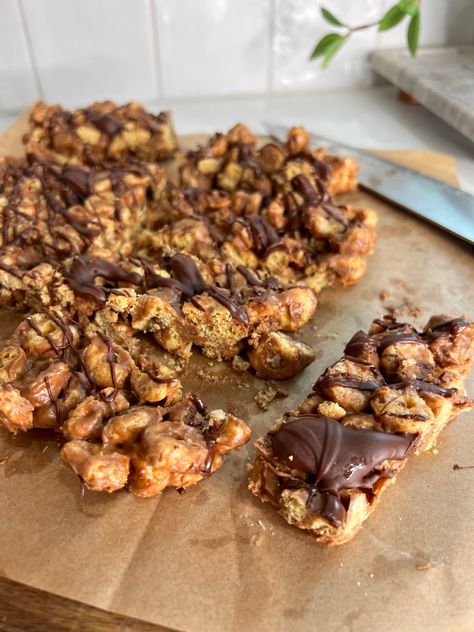 Cereal Bars Homemade Cereal Bars, Cereal Bars Homemade, Chipotle Lime Chicken, Creamy Chicken Chili, Cereal Bars Recipes, Ricotta Stuffed Chicken, Peanut Butter Recipe, On The Go Breakfast, Chocolate Peanut Butter Recipes