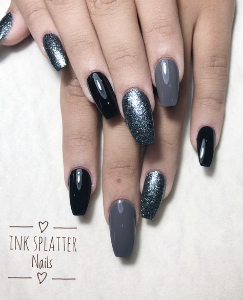 Black And Gunmetal Nails, Nails Inspiration Grey And Black, Black Grey Glitter Nails, Black And Grey Nails Acrylic, Black And Grey Nail Ideas, Grey Nail Designs Glitter, Grey Halloween Nails, Grey And Black Nails, Gunmetal Nails