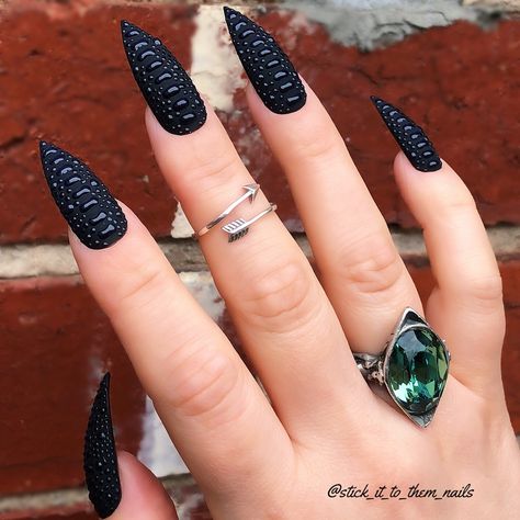 Scale Nails, Easy Halloween Nails Design, Halloween Nails Easy, Marble Nail Designs, Art Designs Ideas, Fall Nail Art Designs, Glitter Gel Nails, Black Nail Designs, Stick It