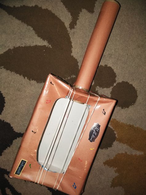 A guitar made from shoebox or a tissue box and rubber bands. Box Guitar Diy, Aesthetic Tissue, Guitar Diy, Box Guitar, Box Paper, Paper Towel Rolls, Construction Paper, A Craft, Tissue Box