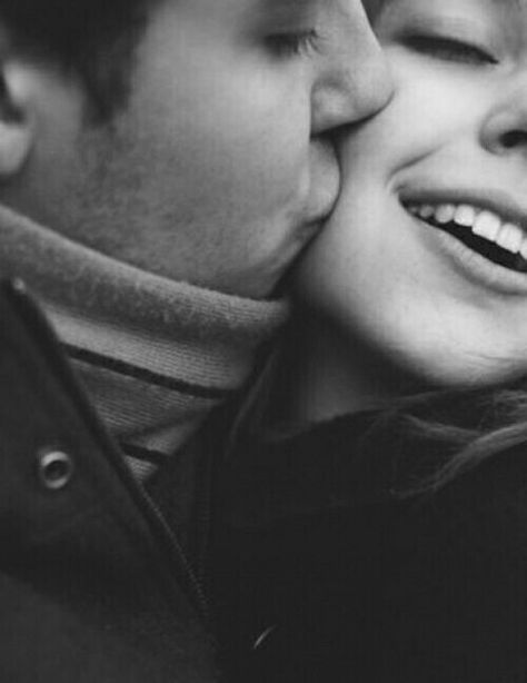 Cute passionate kisses. #couple #cute #friends #kiss #love Modern Hepburn, Black And White Photograph, Love Kiss, Photo Couple, Her Eyes, Foto Inspiration, Paros, White Photo, Hopeless Romantic