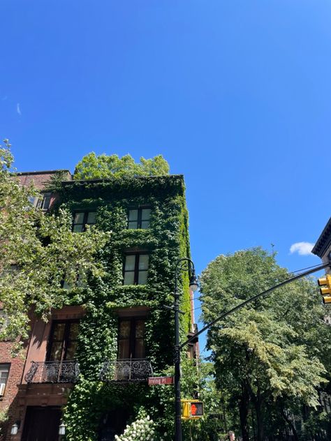 east village nyc in the summer 🥹 #nyc #eastvillage #greenwichvillage #summernyc East Village Aesthetic, New York East Village, Greenwich Village Nyc Aesthetic, East Village Nyc Aesthetic, Nyc In Summer, Nyc Summer Aesthetic, Greenwich Village Nyc, East Village Nyc, Nyc Spring