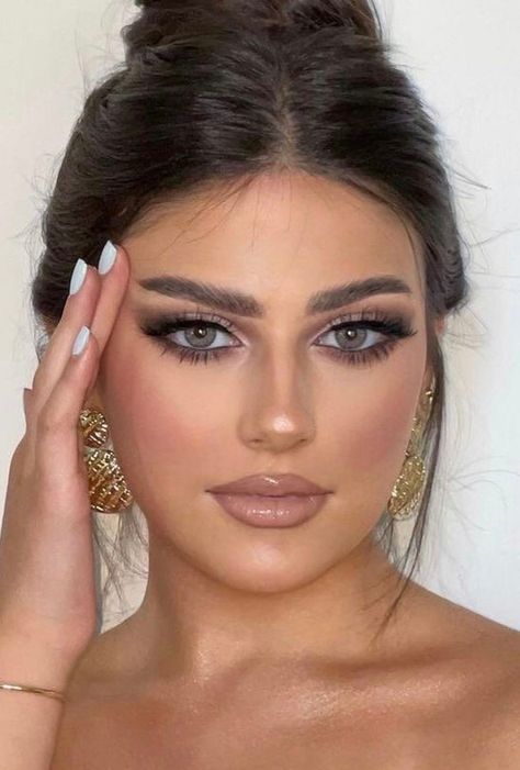 Makeup For Grey Dress, Grey Eye Makeup, Short Hair Fringe, Full Coverage Makeup, Makeup Morphe, Natural Aesthetics, Wedding Makeup For Brown Eyes, Makeup Artist Tips, Blowout Hair