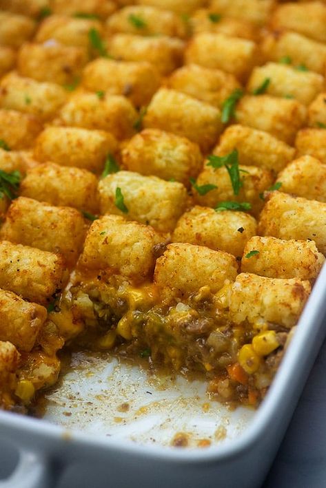 Cheesy tater tot casserole with ground beef and mixed veggies! Tator Tot And Ground Beef Recipes, Tater Tot Casserole Ground Beef, Casserole Ground Beef, Tot Recipes, Cheesy Tater Tot Casserole, Cheeseburger Tater Tot Casserole, Ground Beef Breakfast, Buns In My Oven, Tater Tot Recipes