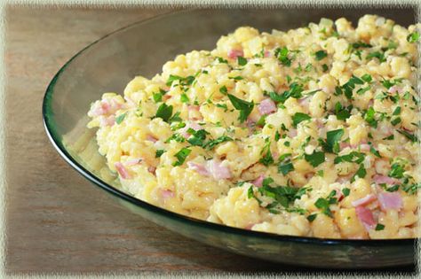 Kaese Spaetzle - German comfort food at its finest! Scrumdiddlyumptious Recipes, September Recipes, Oktoberfest Recipes, Cheese Dumplings, Best German Food, Austrian Food, Austrian Cuisine, German Cooking, Bonn Germany