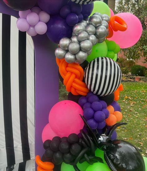 It’s showtime ✨🤩 A little Beetlejuice Halloween fun 🍭🍬🍫 #buffaloballoons #buffalony #buffalo716 #716balloons #wny #wnyballoons #beetlejuice #beetlejuiceballoons Beetlejuice Halloween, Buffalo Ny, Beetlejuice, Halloween Fun, Buffalo, Balloons, Halloween, Quick Saves