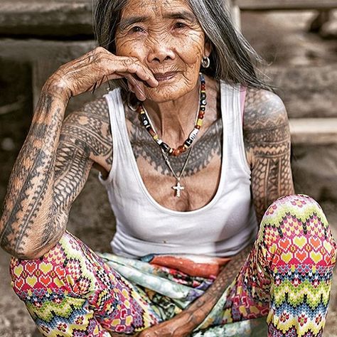 Image result for Whang-Od Oggay Igorot Tattoo, Whang Od, Filipino Tattoo, Tato Suku, Tattoo Artists Near Me, Filipino Tattoos, Old Tattoos, Ageless Beauty, Tattoo Life