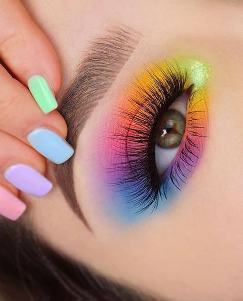 There is nothing that colorful makeup cannot improve! This rainbow style make-up is super hot! See several ideas to copy now! Bright Colorful Eye Makeup For Brown Eyes, Colour Full Eye Makeup, Easy Rainbow Eye Makeup, Pride Makeup Ideas Easy, Maquillaje Full Color, Comp Makeup, Rainbow Blush, Makeup Reference, Cat Eye Eyeliner