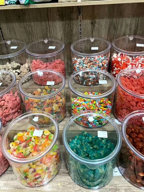 Candy Store Decoration Ideas, Retail Candy Display Ideas, Candy Containers Ideas, Candy Shop Ideas, Candy Shop Ideas Design, Candy Business Ideas, Candy Display Ideas, Candy Organization, Sweet Dispenser