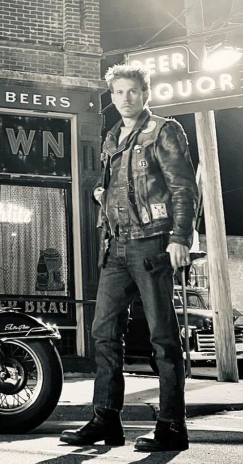 Man Biker Style, Biker Outfit Men Aesthetic, 80s Biker Outfit, Men’s Biker Style, 60s Biker Aesthetic, Biker Style Men Outfits, Bikeriders Austin Butler, Bikeriders Aesthetic, Biker Outfit Men