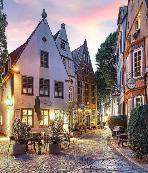 Charming restaurant in a small cobblestone alley of Bremen, Germany - 9GAG Roman Bath House, Bremen Germany, Future Buildings, Germany Castles, Roman Baths, Guilin, Voyage Europe, Pretty Places, Places To See