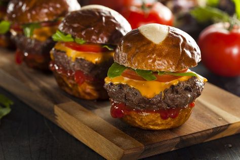 Pretzel Bun Sliders, Hamburger Sliders, Mini Hamburger, Bbq Appetizers, Mini Burger, Pretzel Bun, Nice Family, The Best Burger, Beef Sliders