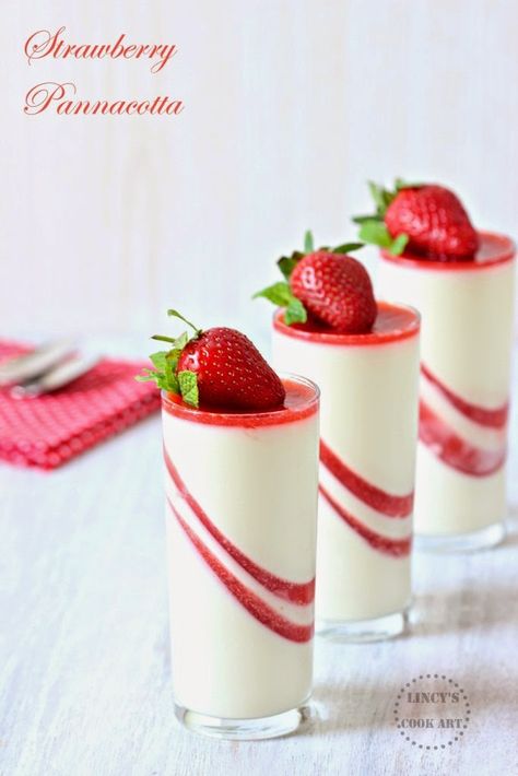 Strawberry and Vanilla Pannacotta Desserts With Strawberries, Strawberry Panna Cotta, Shot Glass Desserts, Mousse Dolce, Cook Art, Jello Cups, Dessert Shooters, Panna Cotta Recipe, Italian Dessert