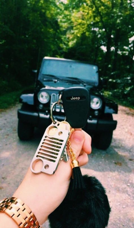 😍 Jeep Keychain Grill Jeep Keychain, Jeep Keys, Auto Jeep, Honda Accord Coupe, Girly Car Accessories, Jeep Grill, Jeep Wrangler Accessories, Black Jeep, Maserati Granturismo