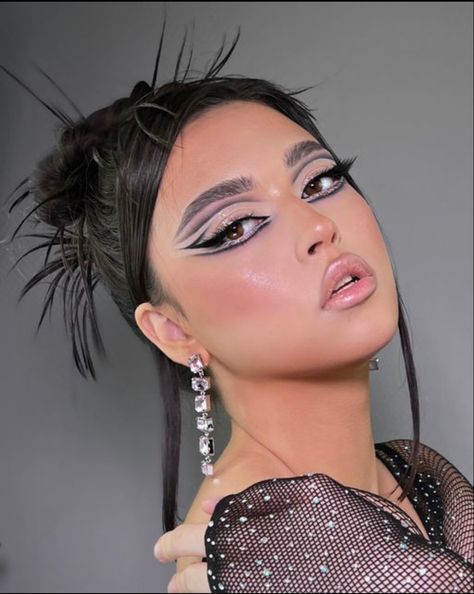 Futuristic High Fashion, Exotic Makeup Looks, Graphic Makeup Looks, Futuristic Makeup Looks, High Fashion Makeup Editorial, Editorial Makeup Creative, Exotic Makeup, Futuristic Makeup, Glam Eye Makeup