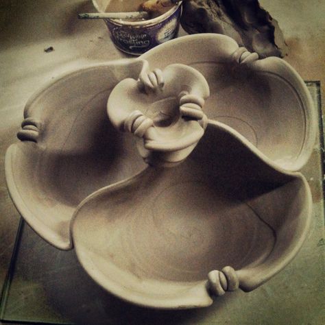 Love, love, love the curves and flow on this piece. | ericbotbyl's photo on Instagram #ceramics #pottery Contemporary Pottery, Pottery Form, Dogwood Flowers, Ceramic Techniques, Taco Night, Modern Pottery, Pottery Techniques, Ceramics Projects, Ceramics Pottery