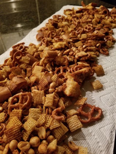 Low Fodmap Trail Mix Recipe, Low Fodmap Christmas Appetizers, Low Fodmap Holiday Appetizers, Low Fodmap Chex Mix Recipes, Low Food Map Snacks, Fodmap Appetizers, Chex Snack Mix Recipes, Low Fodmap Appetizers, Chex Snack Mix