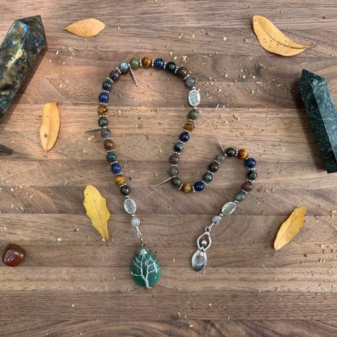 Prayer Beads Diy, Pagan Rosary, Meditation Gratitude, Pagan Prayer Beads, Pagan Prayer, Pagan Goddess, Green Aventurine Stone, Witchy Crafts, Meditation Beads