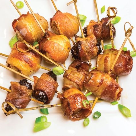 Party Snacks For Adults Appetizers, Spicy Sour Cream, Sour Cream Dipping Sauce, Potato Bites Recipe, Bacon Wrapped Potatoes, Bacon Appetizers, Airfryer Recipes, Potato Bites, Superbowl Snacks