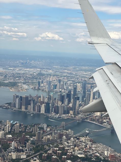 Nyc From Airplane, New York From Plane, Nyc Plane View, New York Airplane View, New York Plane View, Plane View Aesthetic, Xmas In New York, Plane Vibes, Nyc Airport