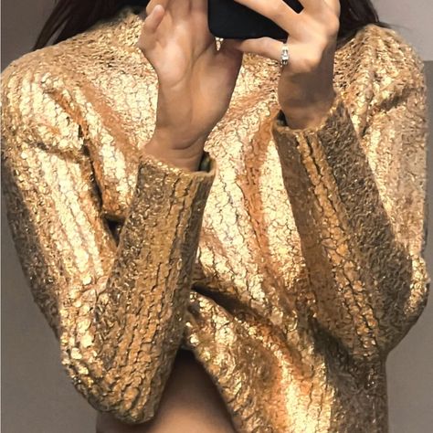 Sweater With A Round Neck And Long Sleeves. Cracked Effect Metallic Fabric Detail. Outer Shell 73% Acrylic 21% Polyamide 5% Polyester 1% Elastane Zara Gold, Metallic Knit, Zara Sweater, Metallic Fabric, Colorful Sweaters, Knit Sweater, Knitted Sweaters, Round Neck, Sweaters For Women