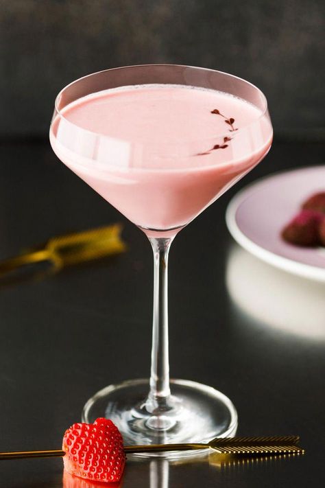 Amoretti Chocolate Covered Strawberry Martini Recipe with heart drizzle #chocolatecoveredstrawberries Chocolate Covered Strawberry Martini, Strawberry Martini Recipe, Chocolate Martini Recipe, Strawberry Martini, Pistachio Biscotti, Covered Strawberry, Chocolate Martini, Dipped Strawberries, Chocolate Covered Strawberry