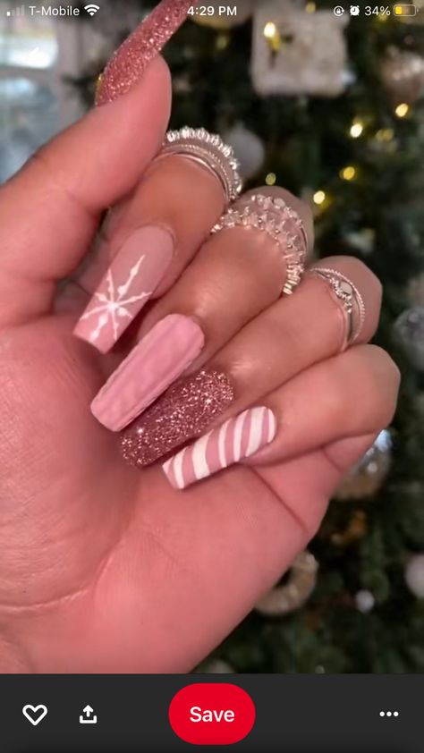 Christmas Nails Pink And Red, Xmas Nails 2024, Nails Christmas Pink, Cute Christmas Nails Acrylic, Pink Xmas Nails, Holiday Acrylic Nails, Brown Acrylic Nails, Glitter Rosa, Squoval Nails