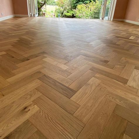 Zigzag Floor, Herringbone Wood Floor Kitchen Wood Cabinets, Wood Floor Herringbone Pattern, Engineered Hardwood Flooring Herringbone, Wooden Floor Fishbone, Wooden Flooring Herringbone Pattern, Wooden Floor Tiles, Bachelorette Pad, Herringbone Wood Floor