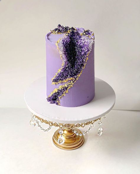 Geode Cakes, Geode Cake, Passion For Baking, Baking Cakes, Special Place In My Heart, Vanilla Buttercream, Lemon Cake, Tiered Cakes, Special Places