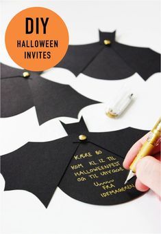 Scary Halloween Invitations, Halloween Invitations Kids, Halloween Invitaciones, Diy Halloween Dekoration, Modern Halloween Decor, Diy Halloween Party, Spooky Diy, Spooky Ideas, Halloween Party Decor Diy